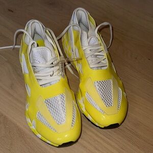 NWT 230$ Adidas by Stella McCartney Yellow and White ultraboost 22 Sneakers